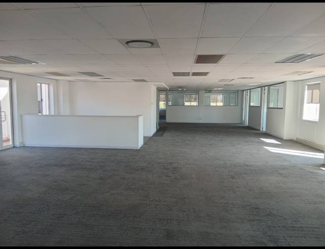 2,415M² BUILDING TO LET IN BRYANSTON